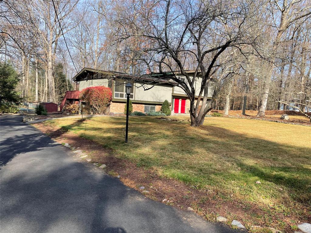 View of front of home featuring a front yard