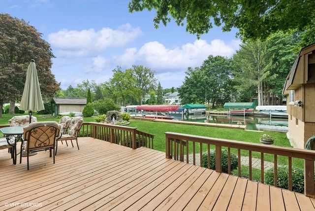 $974,900 | 2805 Knollcrest Drive | Browns Lakefront