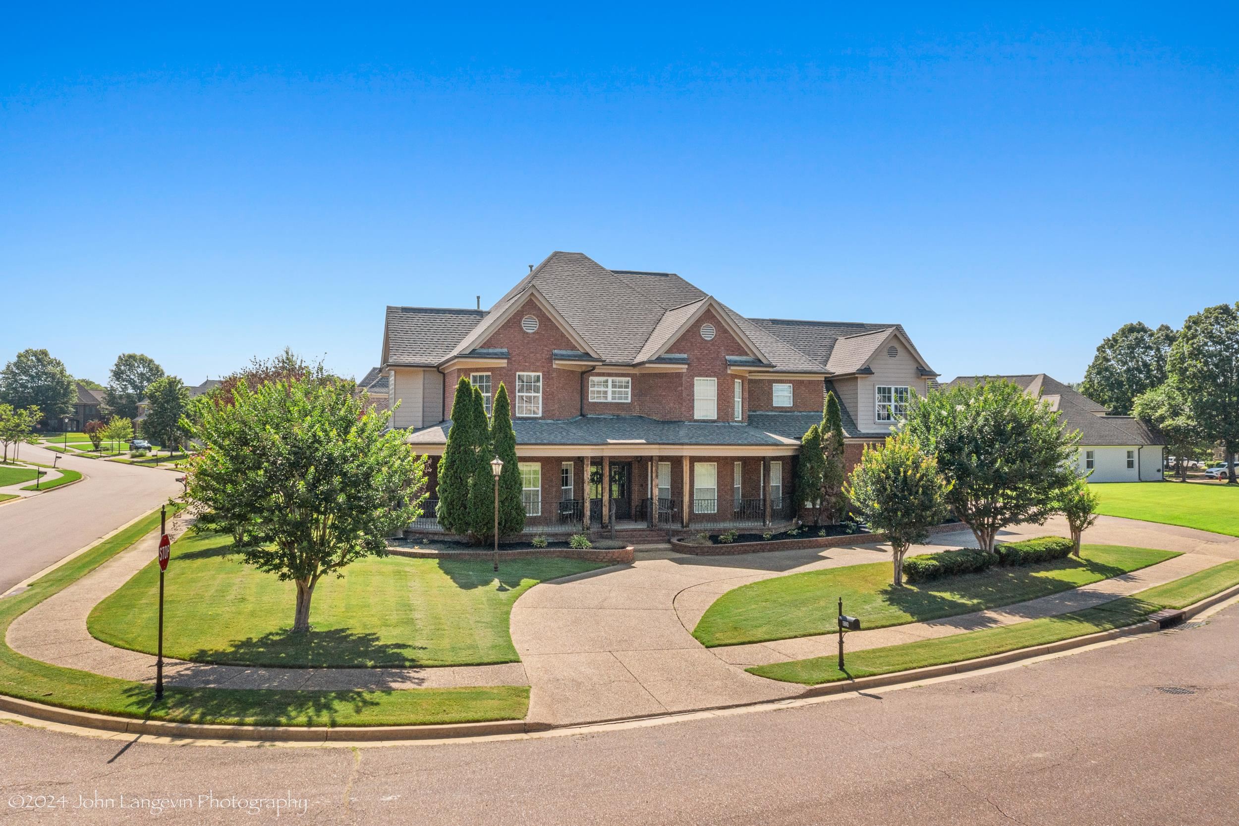 a house with swimming pool in front of it