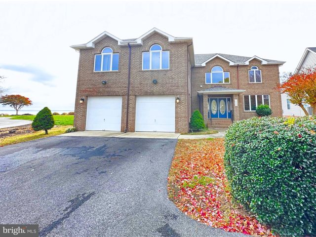 $899,900 | 17585 Whitestone Drive | Tall Timbers