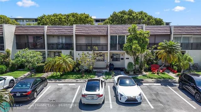 $359,000 | 1321 North 15th Avenue, Unit 25 | Hollywood Lakes