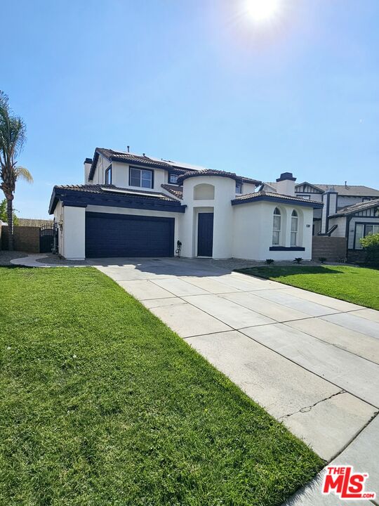 a view of a house with a backyard