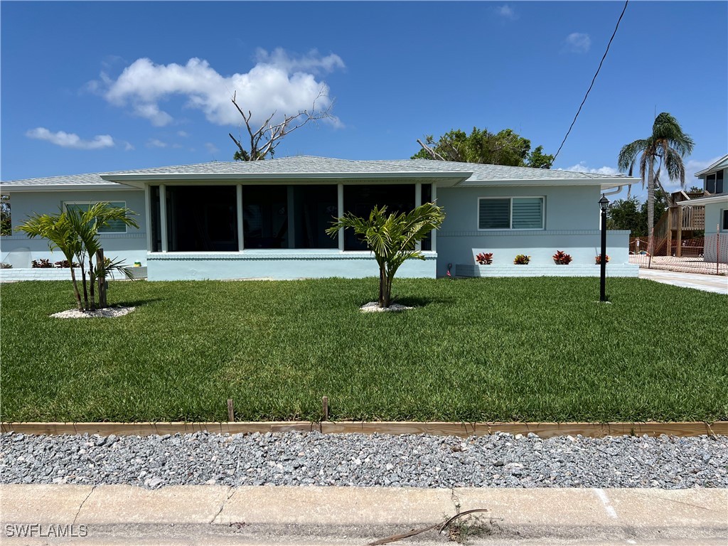 a view of a house with backyard and porch