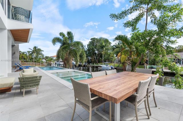 $5,495,000 | 2320 Northeast 49th Street | Coral Key Villas