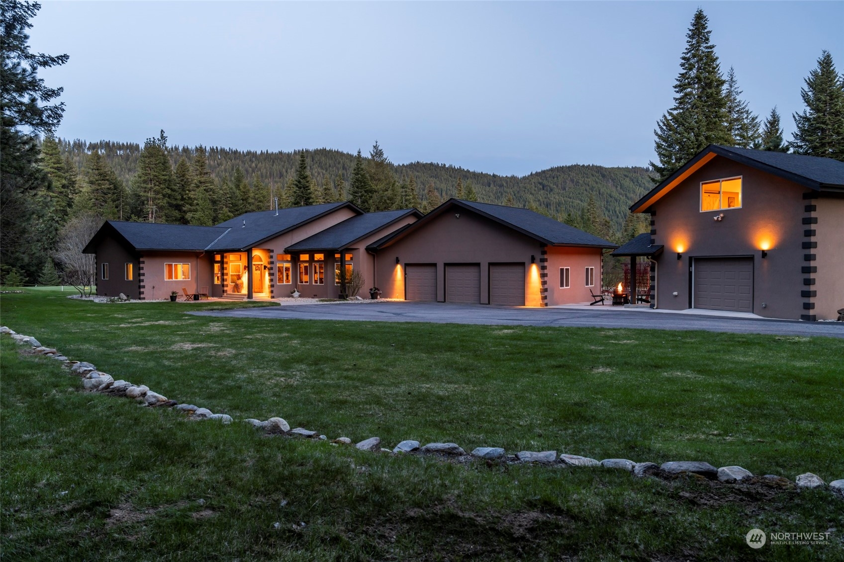 a view of a house with a big yard