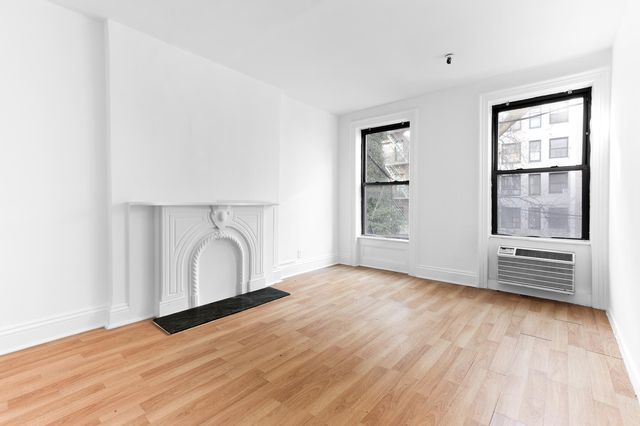 $3,208 | 334 West 46th Street, Unit 2R | Hell's Kitchen