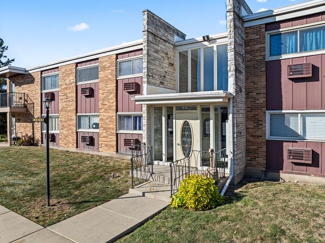 $168,000 | 1313 B S Rebecca Road, Unit 212 | Lombard