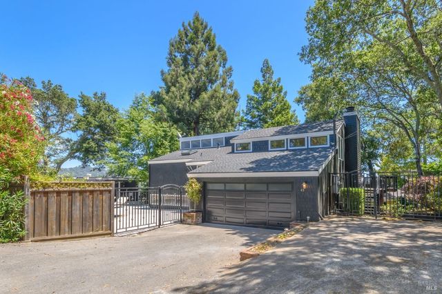 $2,995,000 | 45 Hillcrest Avenue | Larkspur