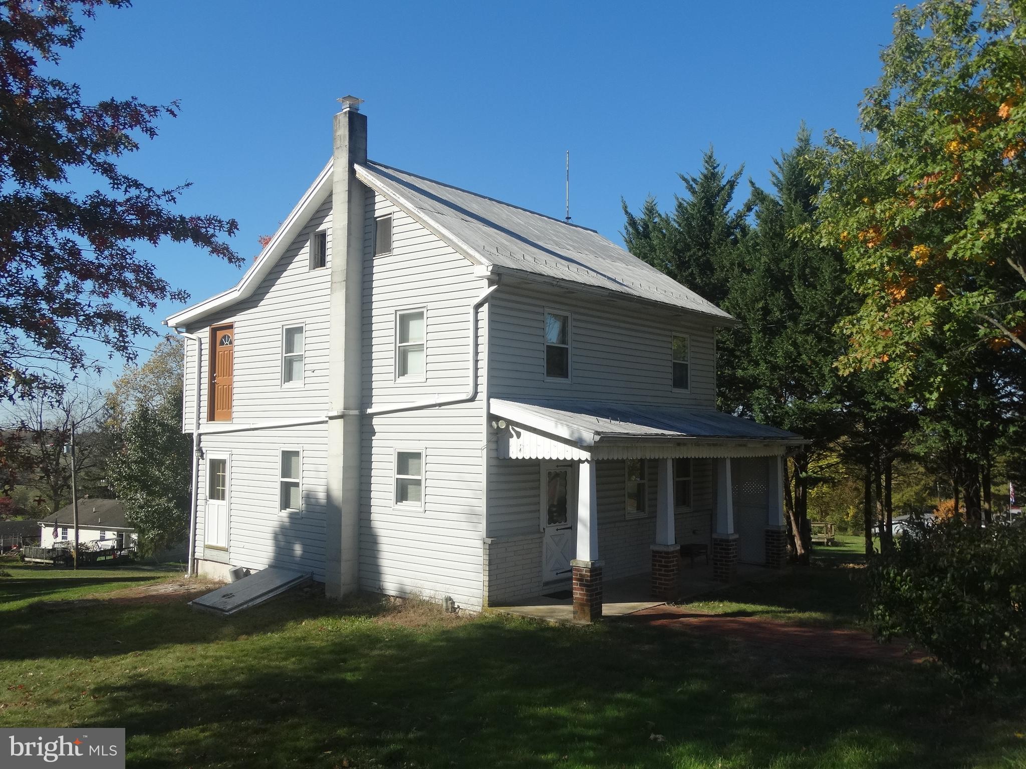 a view of a yard in front of a house