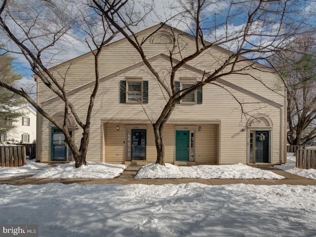 $360,000 | 7560 Emerald Drive | Stonington Condominiums