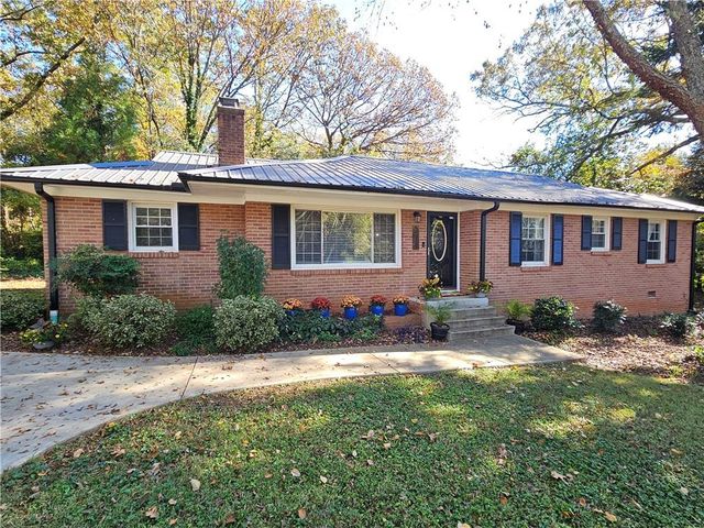 $389,900 | 214 Holly Avenue | Clemson