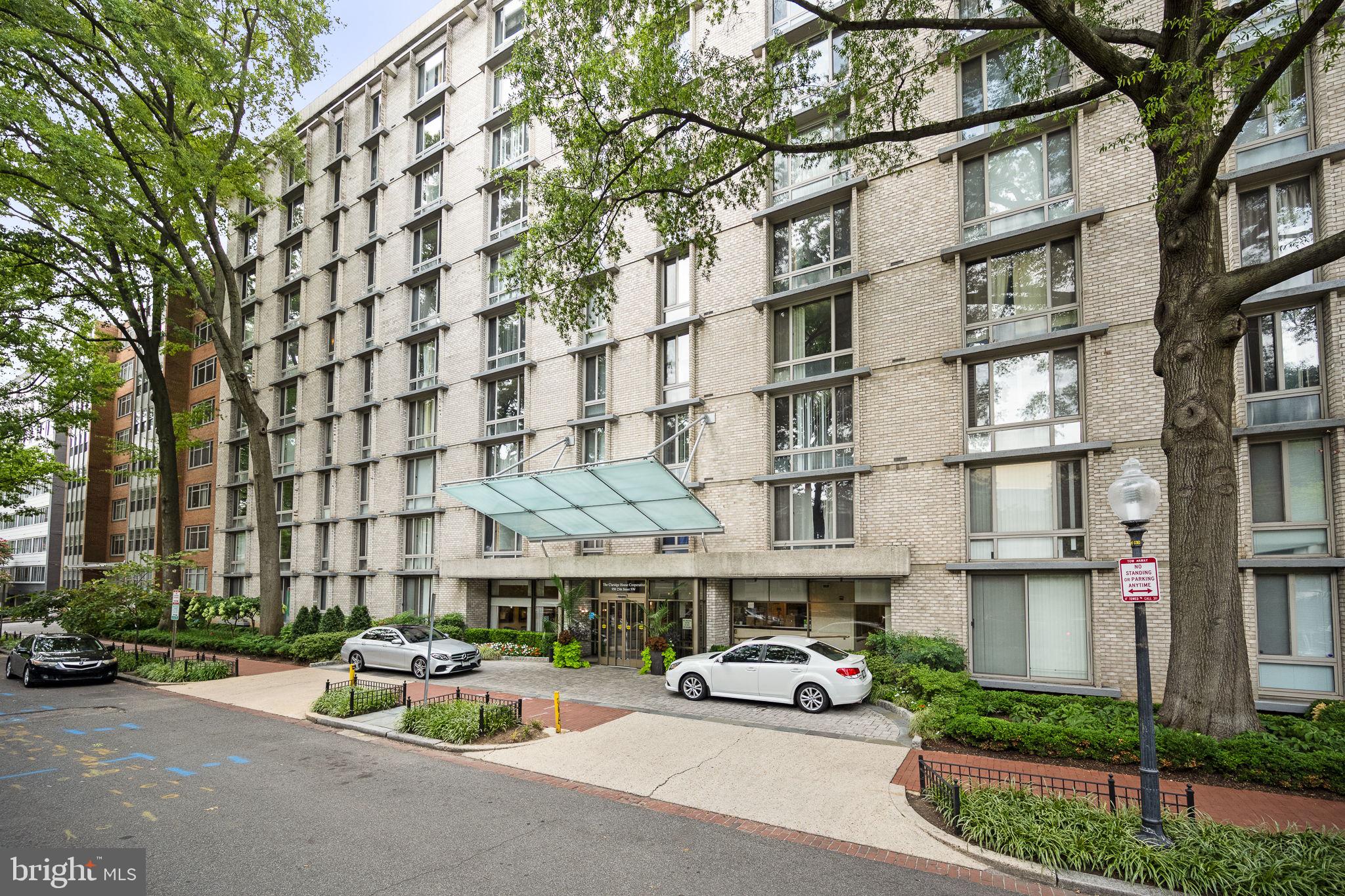 a building view with outdoor space