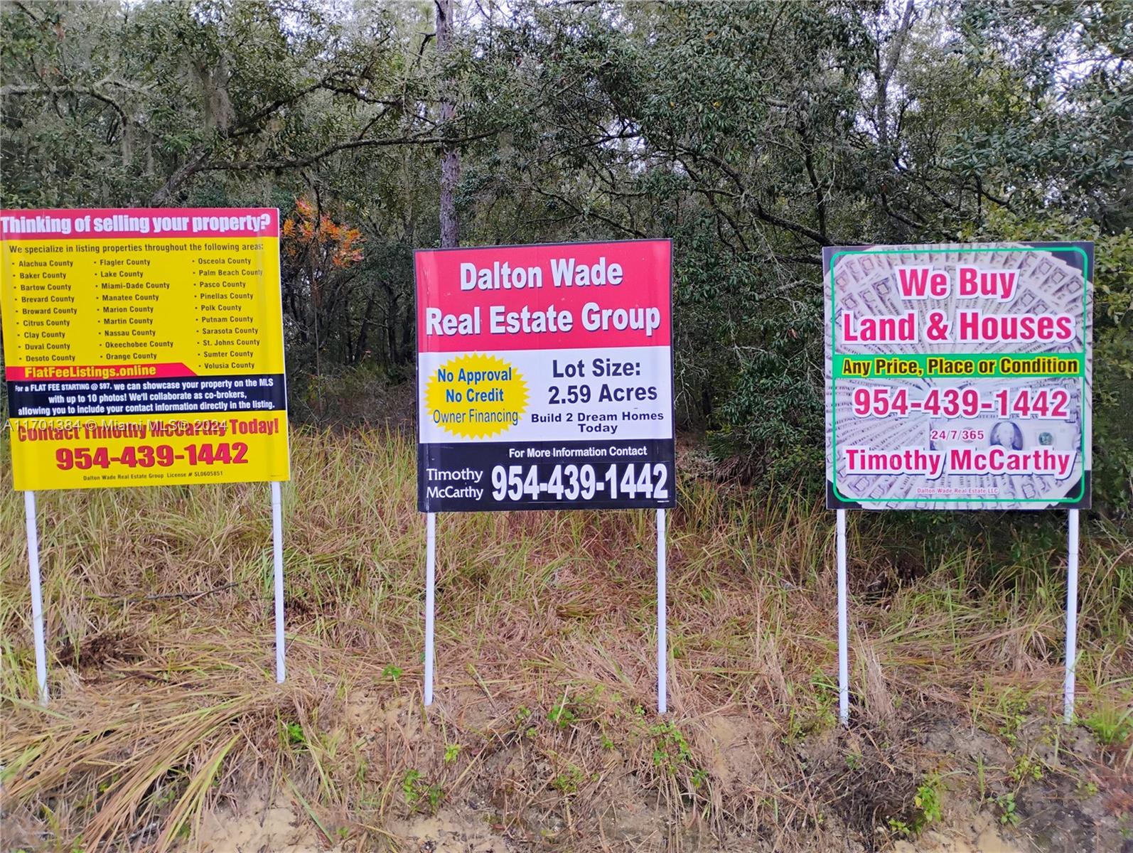 a sign that is sitting in front of a house