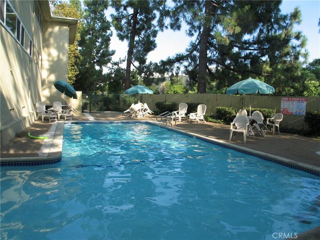 $489,000 | 11138 Aqua Vista Street, Unit 32 | Studio City