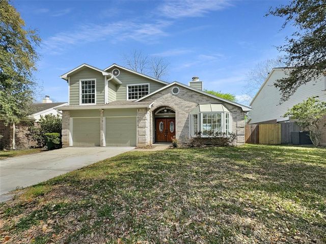 $300,000 | 15415 Woodhorn Drive | Clear Lake