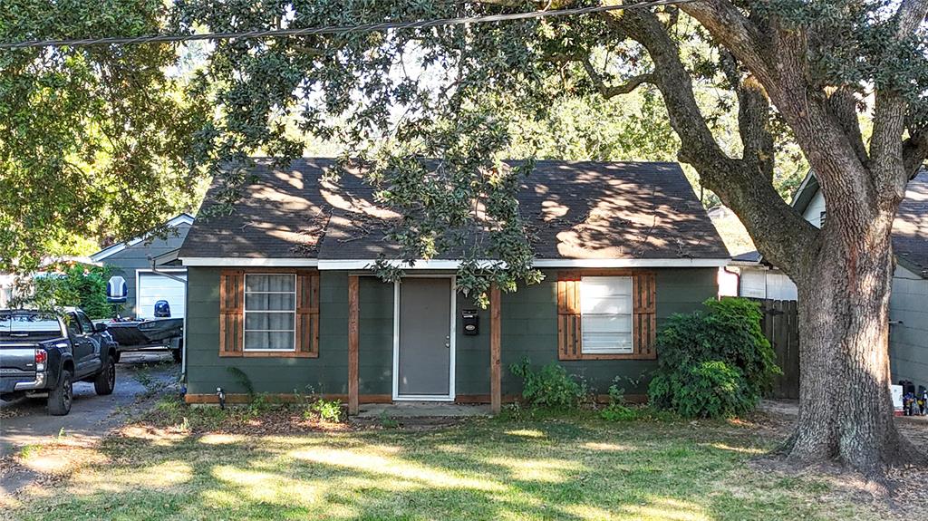 a view of house with yard