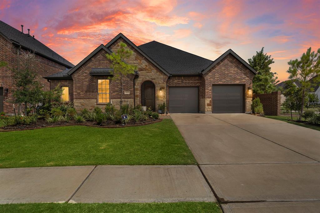 a front view of house with yard