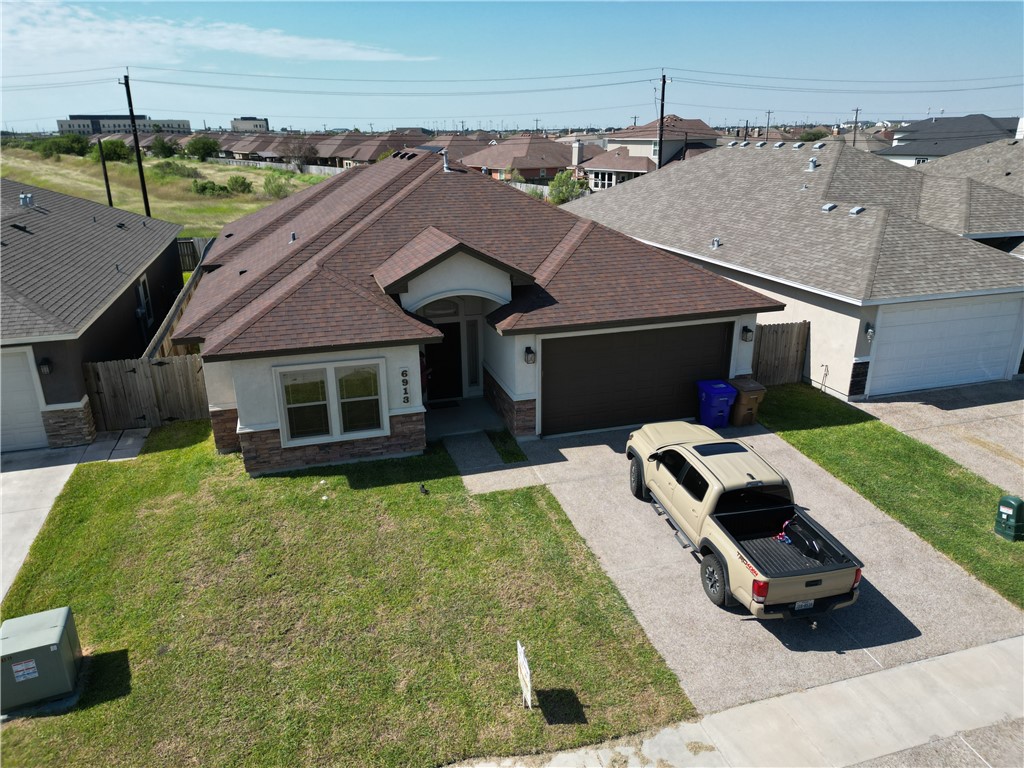 a front view of house with yard