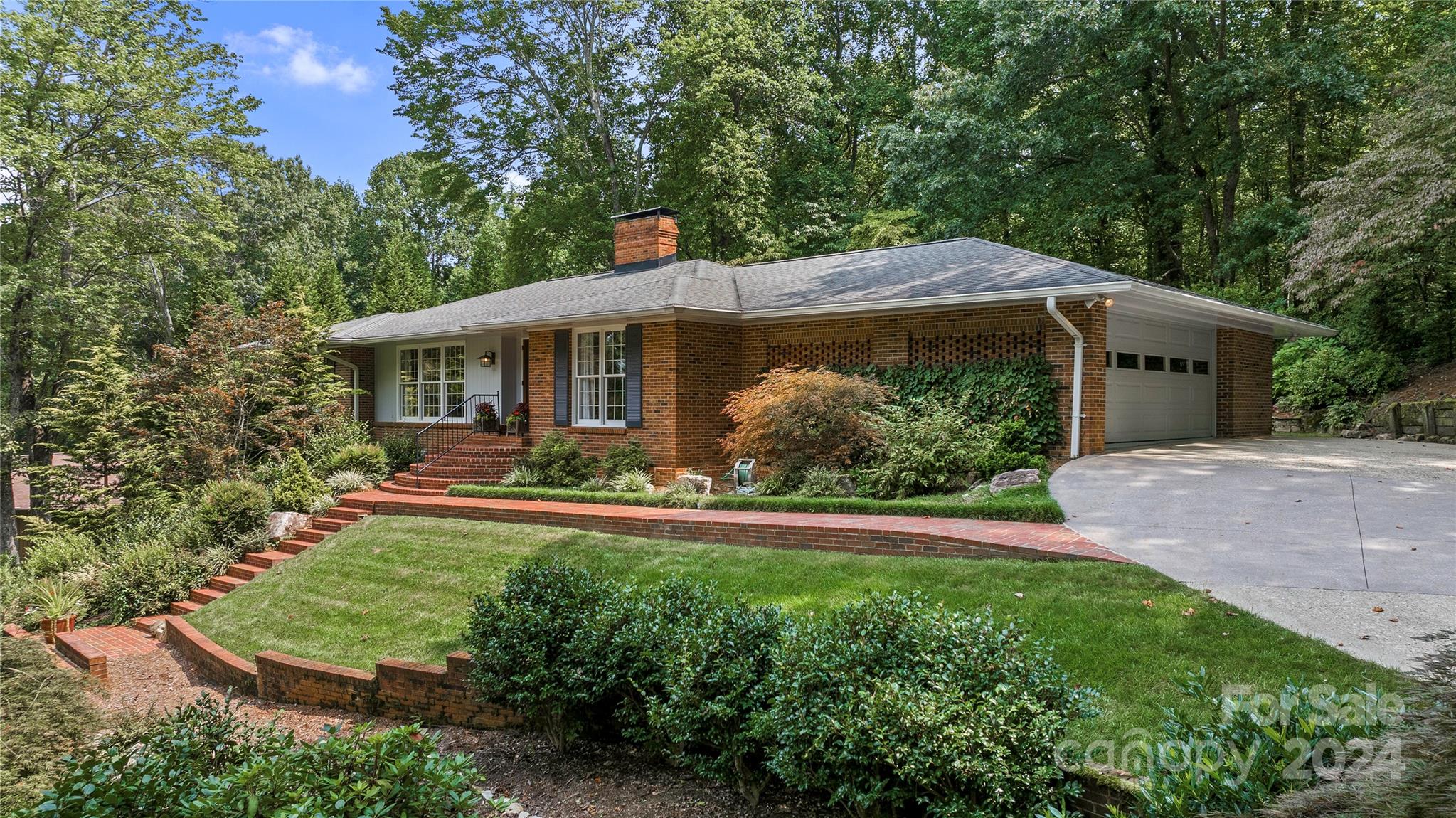 a view front of house with a yard