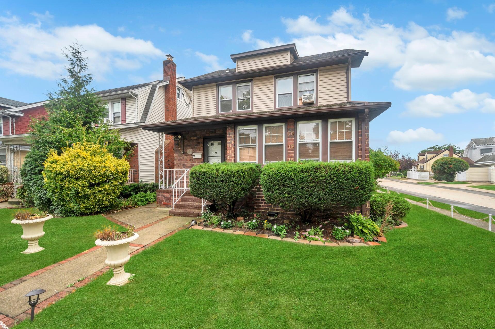 View of front of house with a front yard