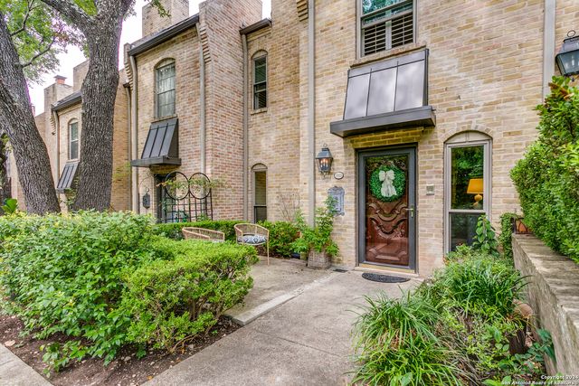 $445,000 | 5423 North New Braunfels Avenue | Alamo Heights