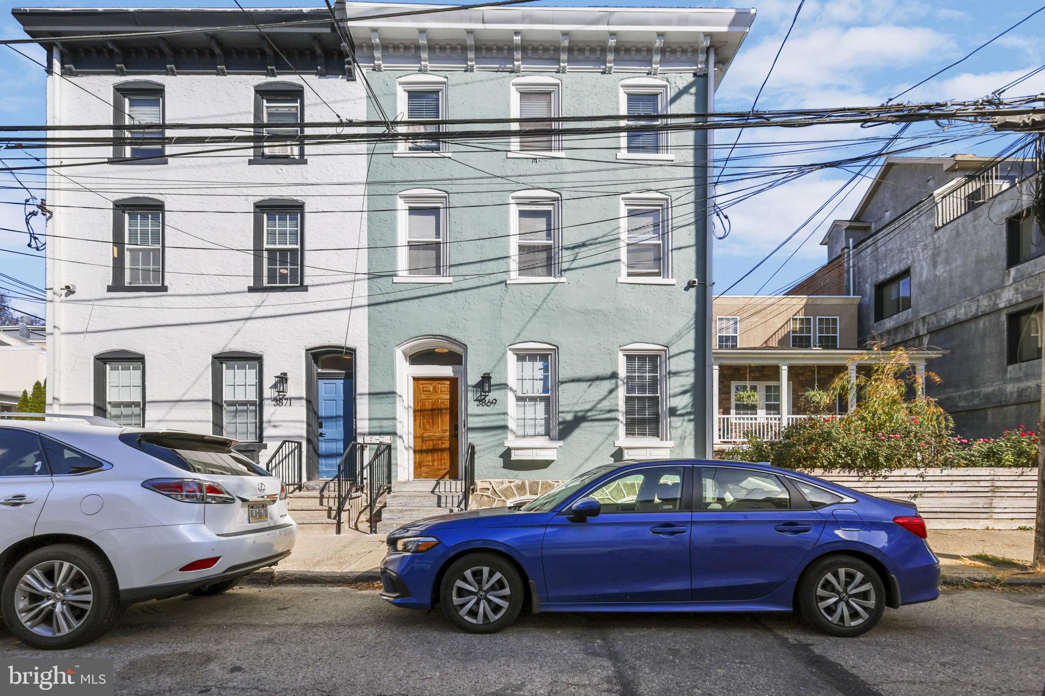 a car parked in front of a building