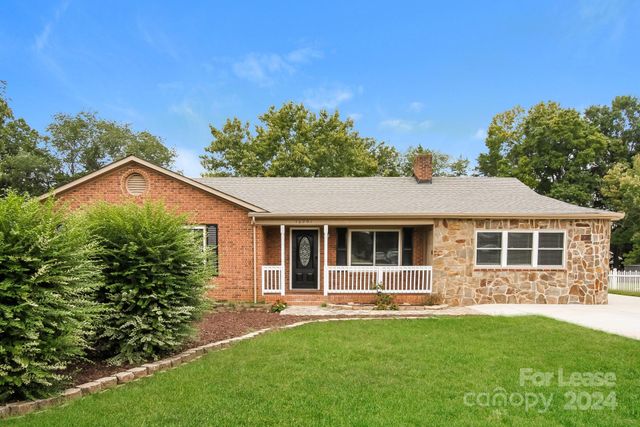 $2,410 | 16901 Knoxwood Drive | Huntersville