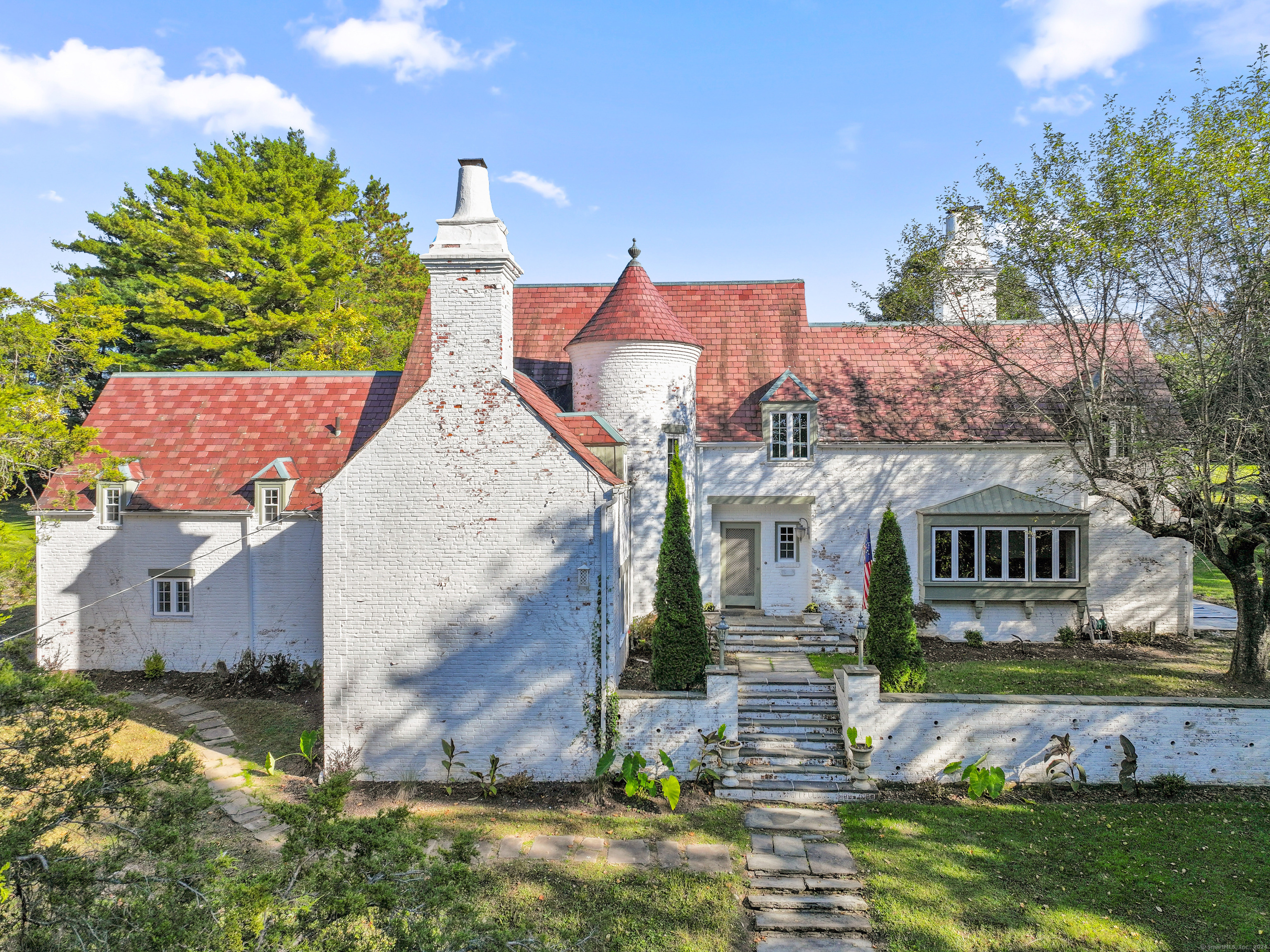 front view of house with a yard