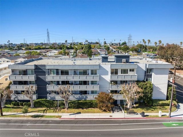 $820,000 | 1321 Beryl Street, Unit 102 | South Redondo Beach-North of Torrance