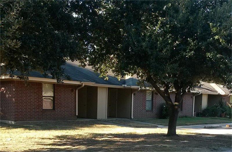 a house view with a outdoor space