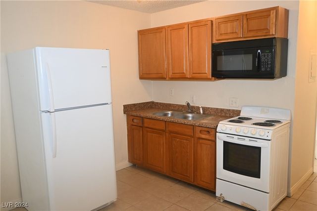 $800 | 3021 East Carey Avenue, Unit 5 | Downtown North Las Vegas