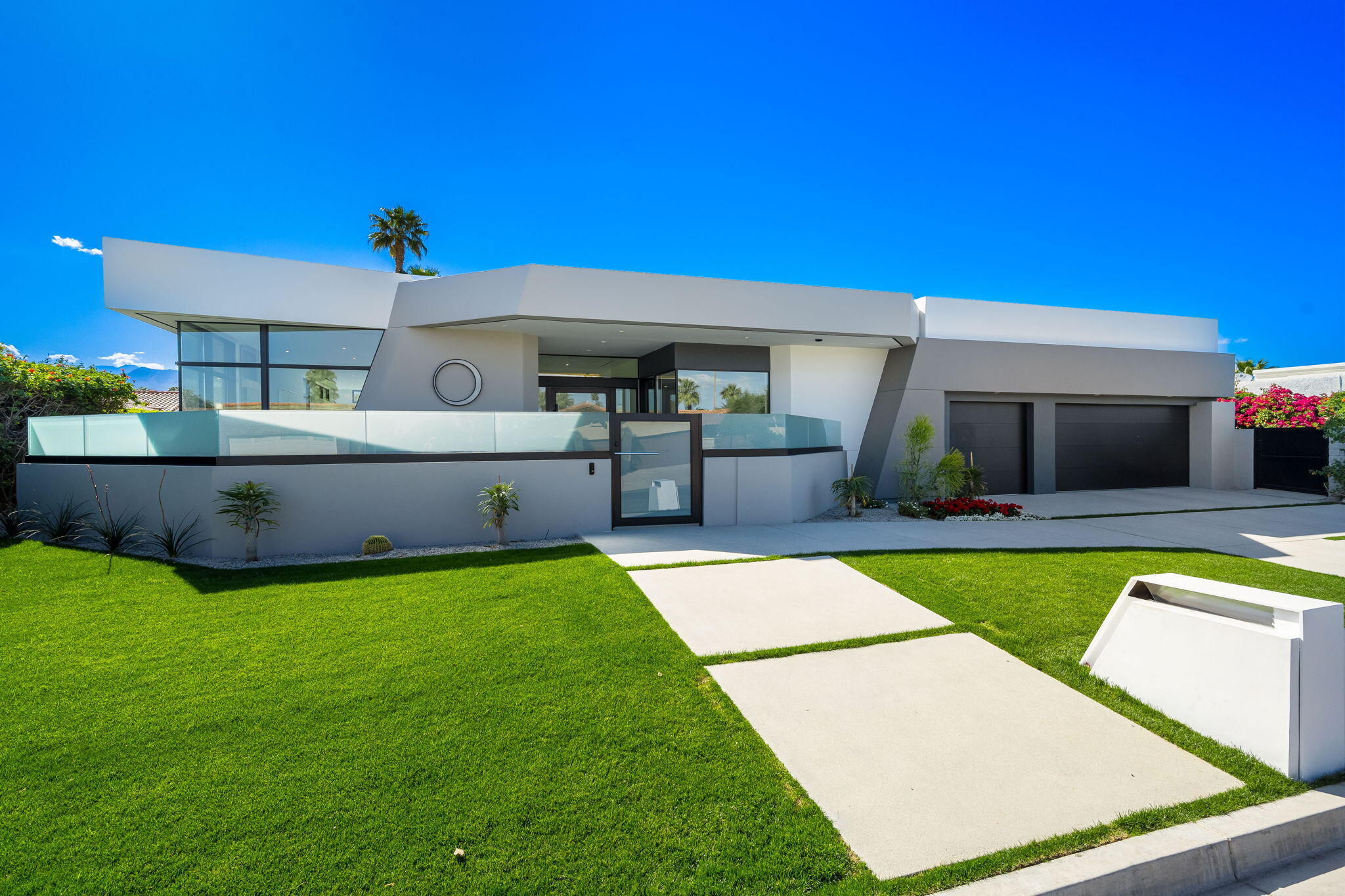 a view of an house with swimming pool