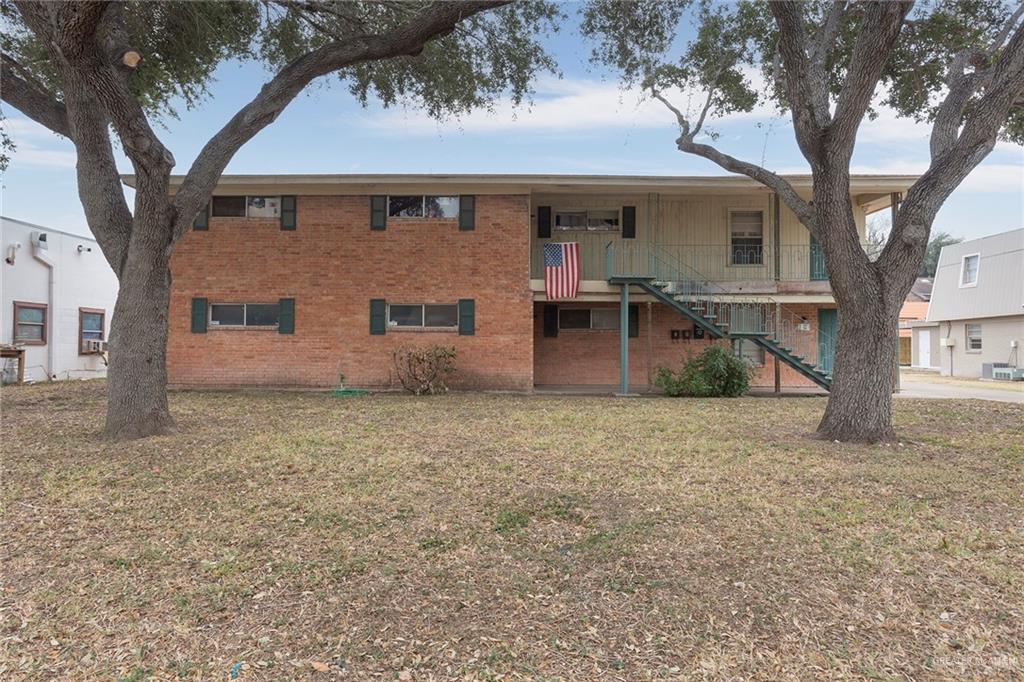 Front street view of property.