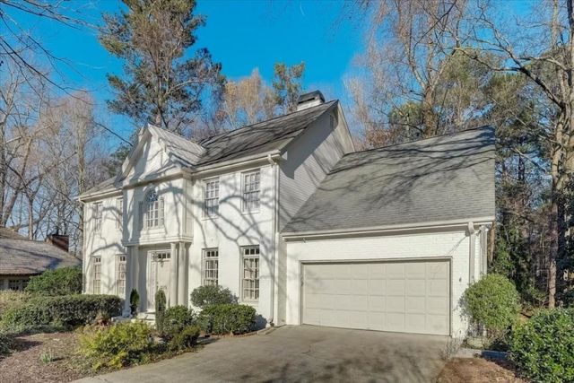 $900,000 | 2125 Fairfax Drive | Alpharetta