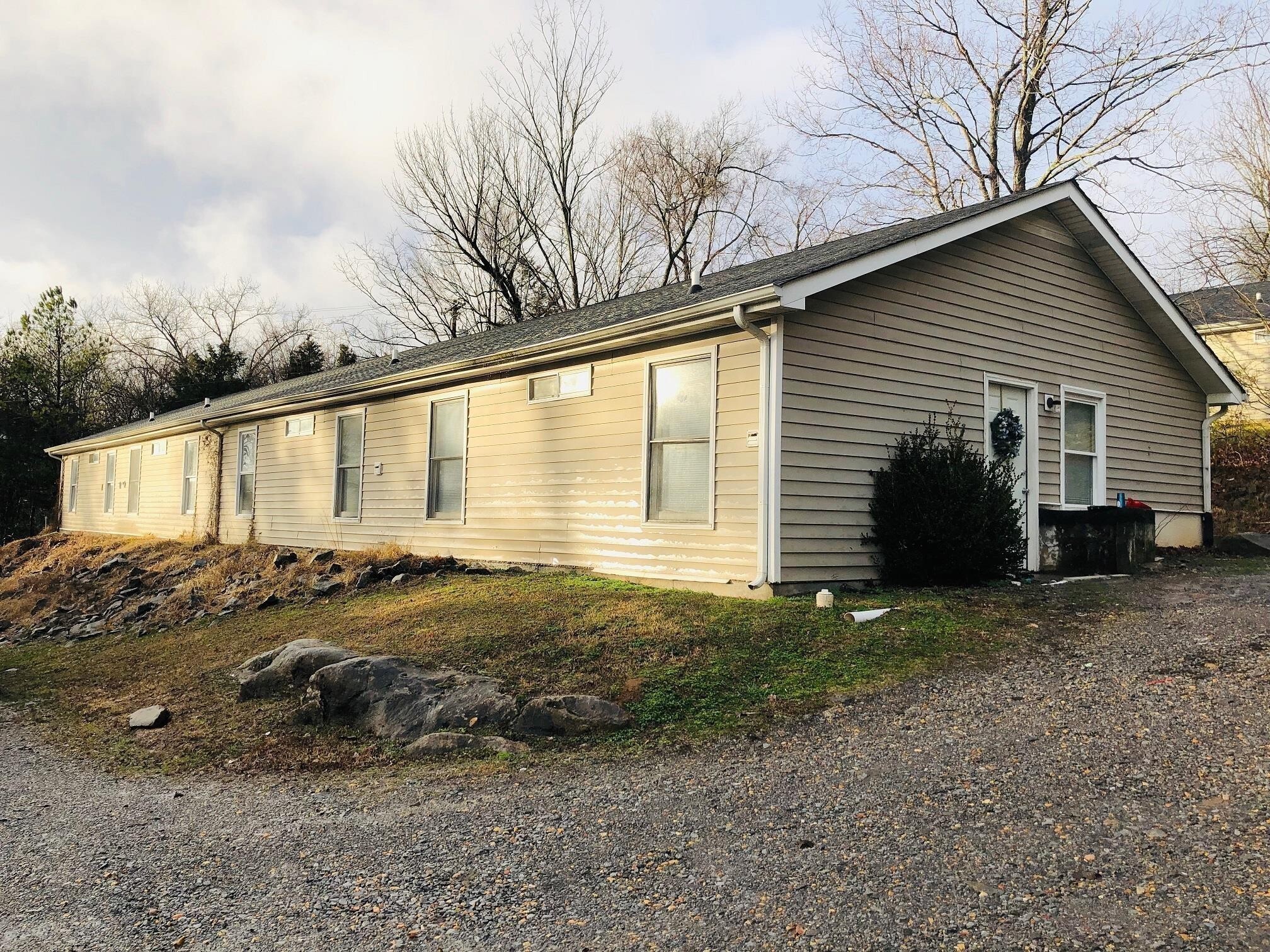 a view of a house with a yard