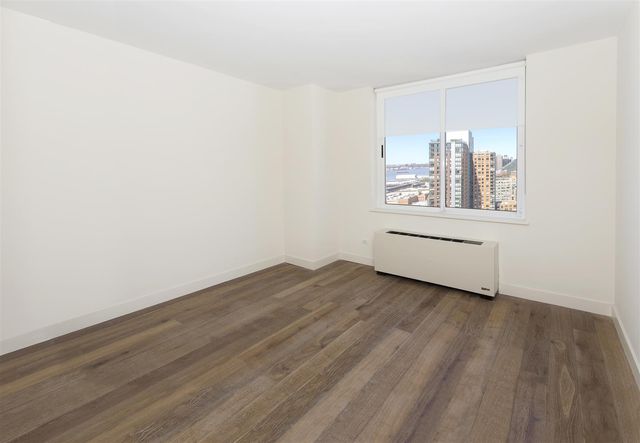 $4,462 | 560 West 43rd Street, Unit 15C | Hell's Kitchen