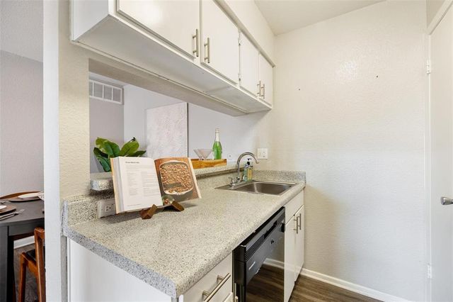 $1,158 | 8701 Town Park Drive, Unit 393149 | Sharpstown