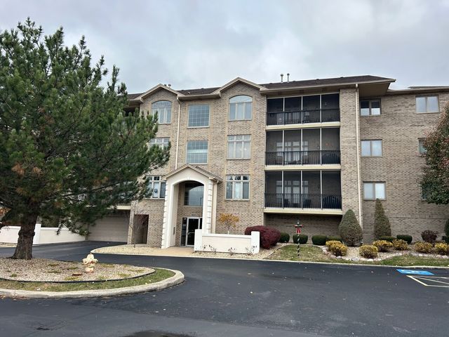 $273,000 | 18630 Pine Lake Drive, Unit 2A | Tinley Park