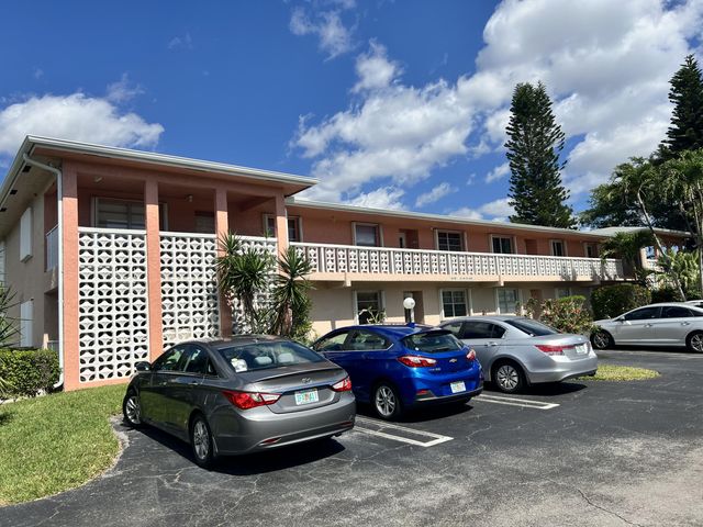 $162,500 | 1621 Northwest 18th Avenue, Unit 102 | Delray Beach