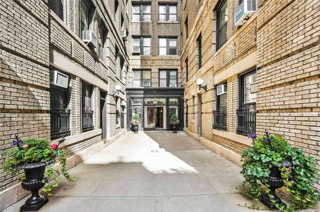 $1,575,000 | 203 West 81st Street, Unit 9B | Upper West Side