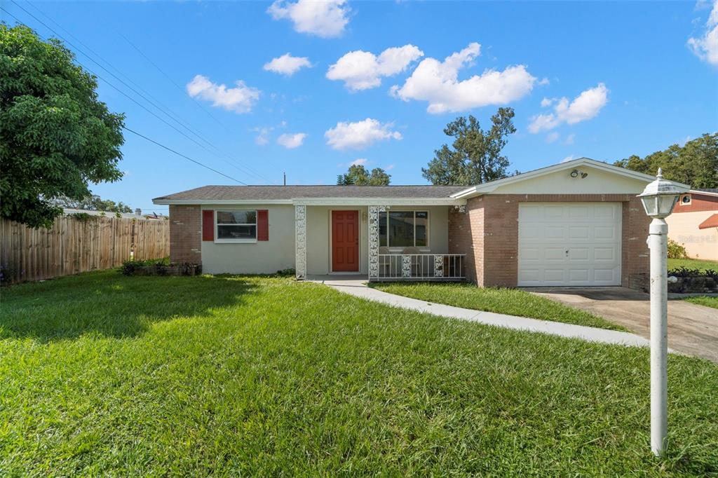 a view of a yard with a house