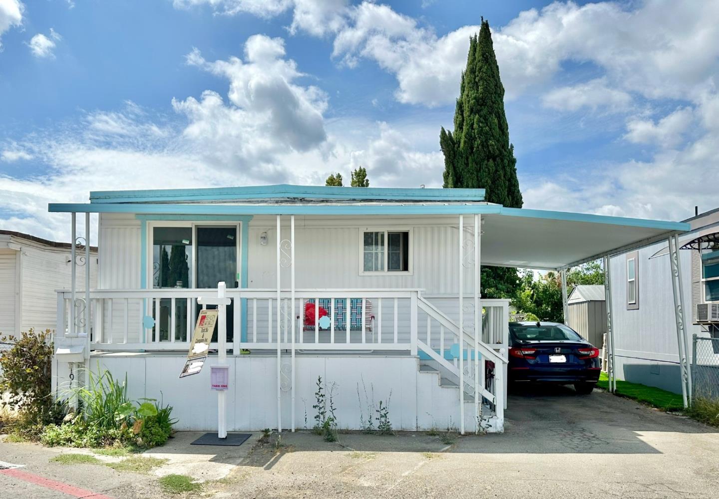 a view of house with a outdoor space