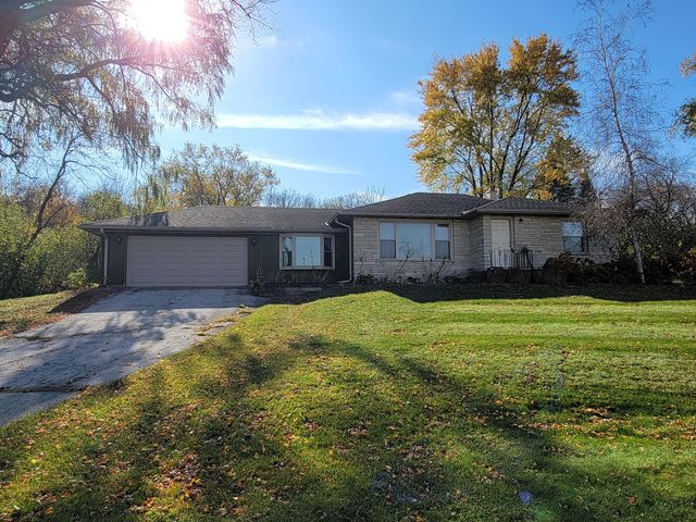 $365,000 | N13W27205 Silvernail Road | Pewaukee