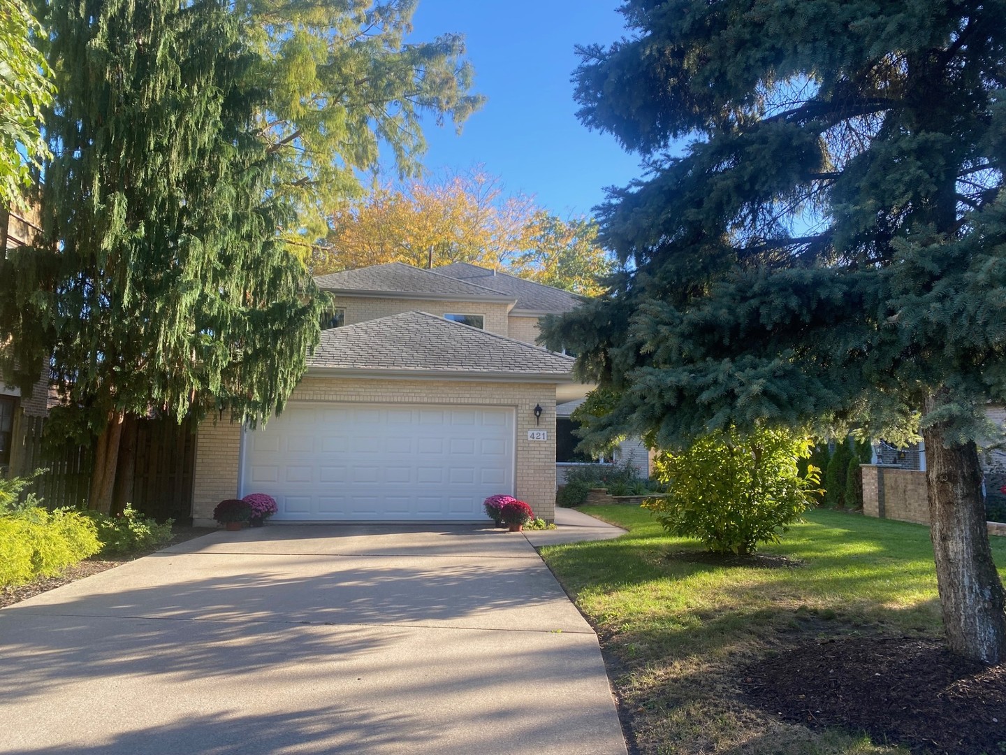 a front view of house with yard