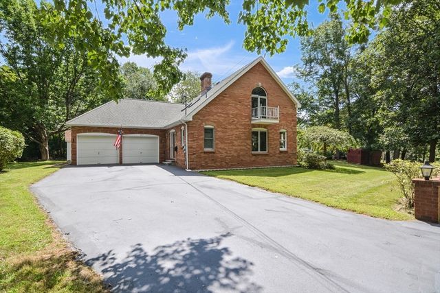 $629,900 | 423 Goldthwaite Road | Whitinsville