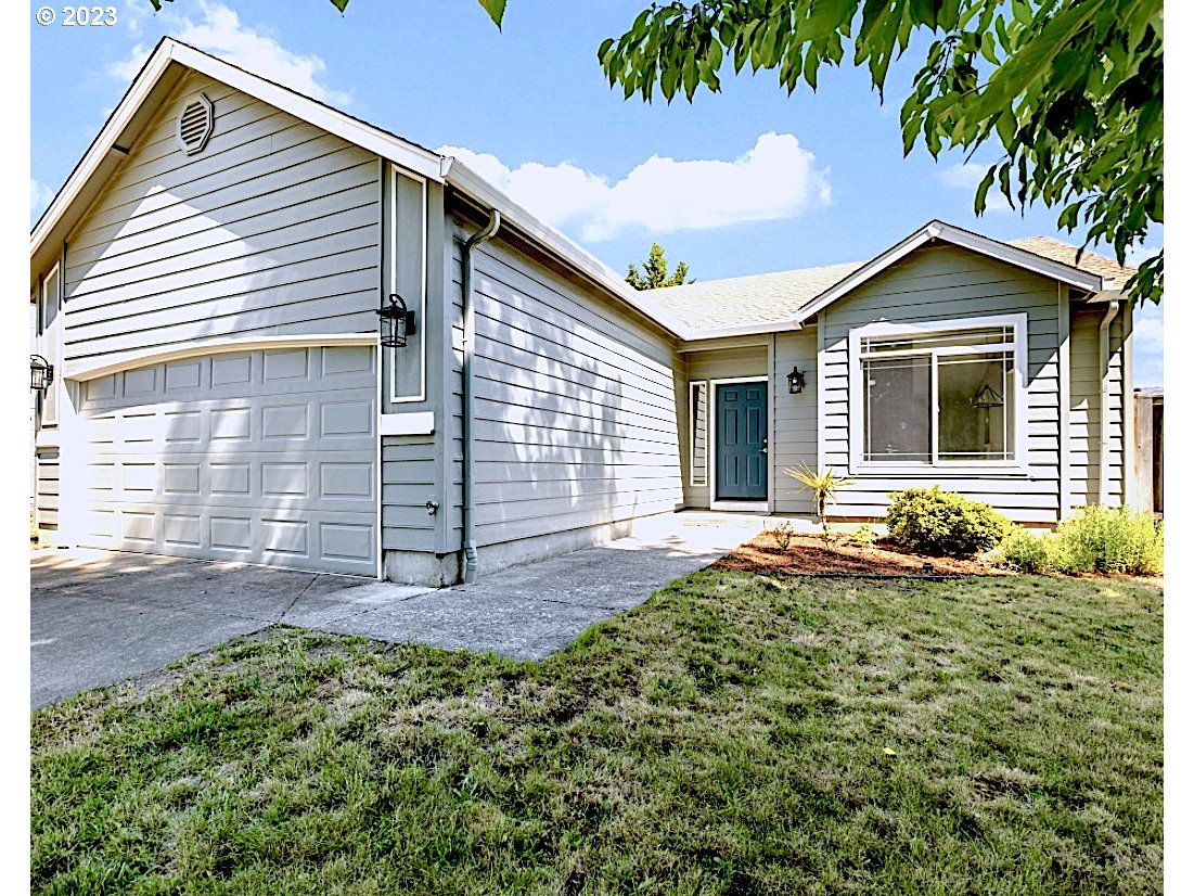 a front view of house with yard