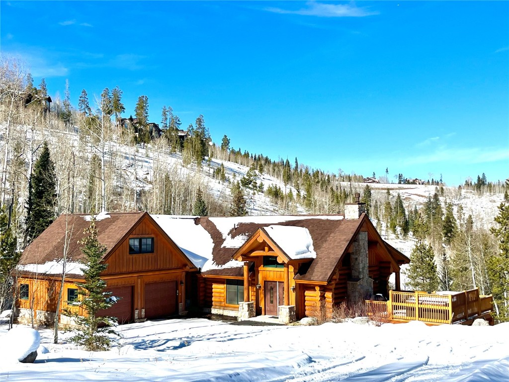 Front of log home.