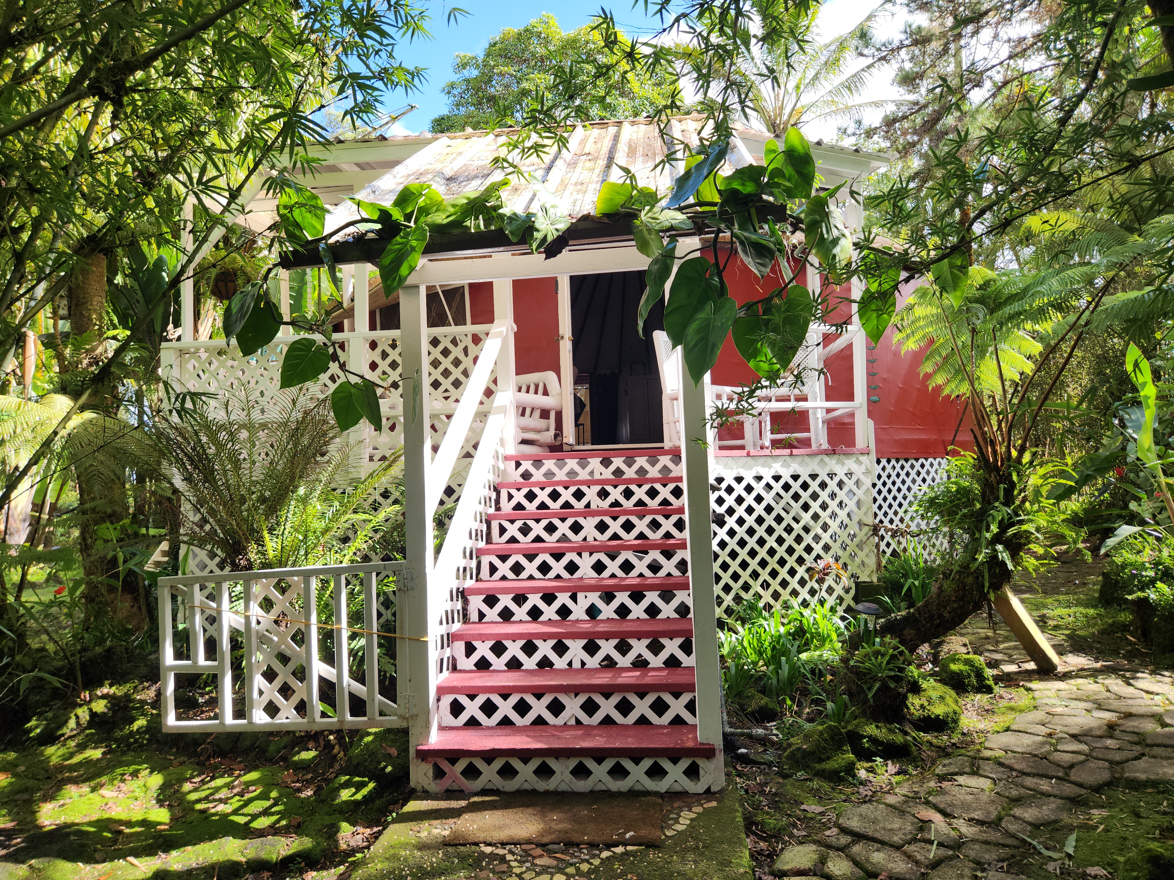 Grand entrance to front covered lanai.