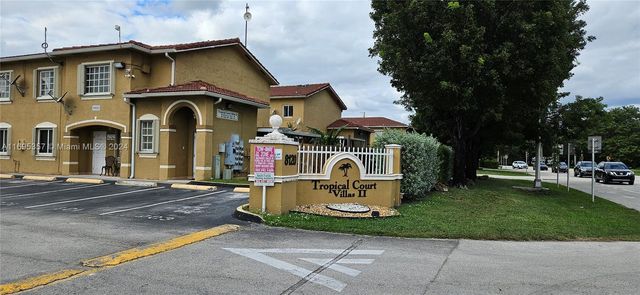 $2,495 | 8100 West 28th Court, Unit 201 | Hialeah