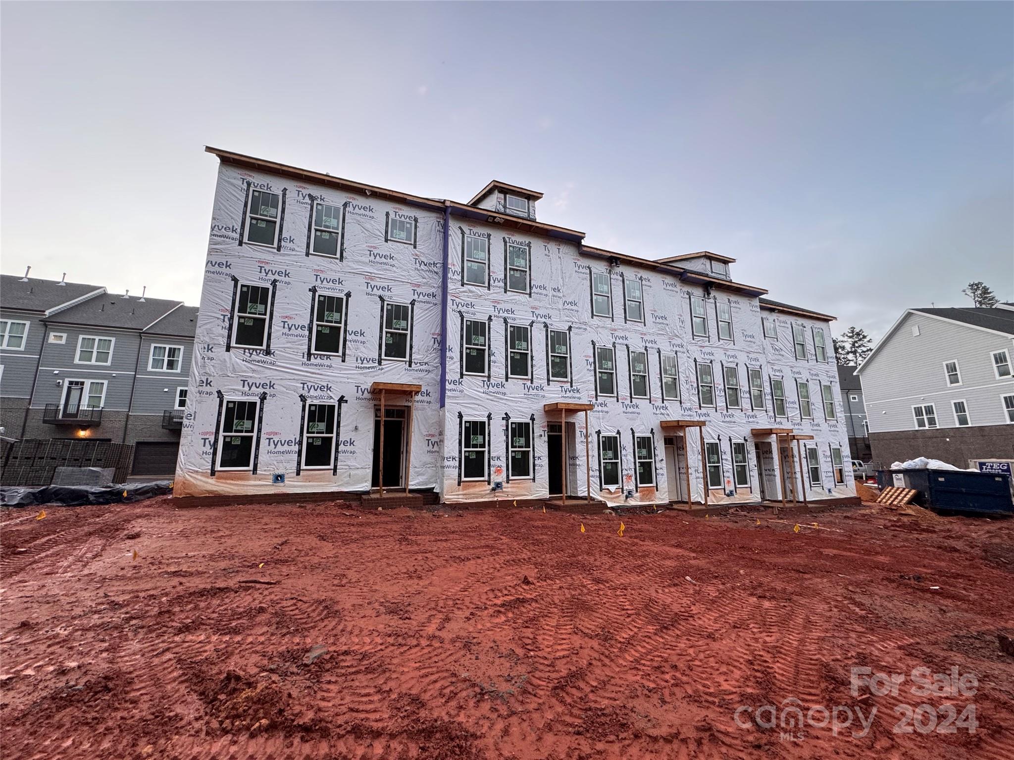 a view of building with a yard